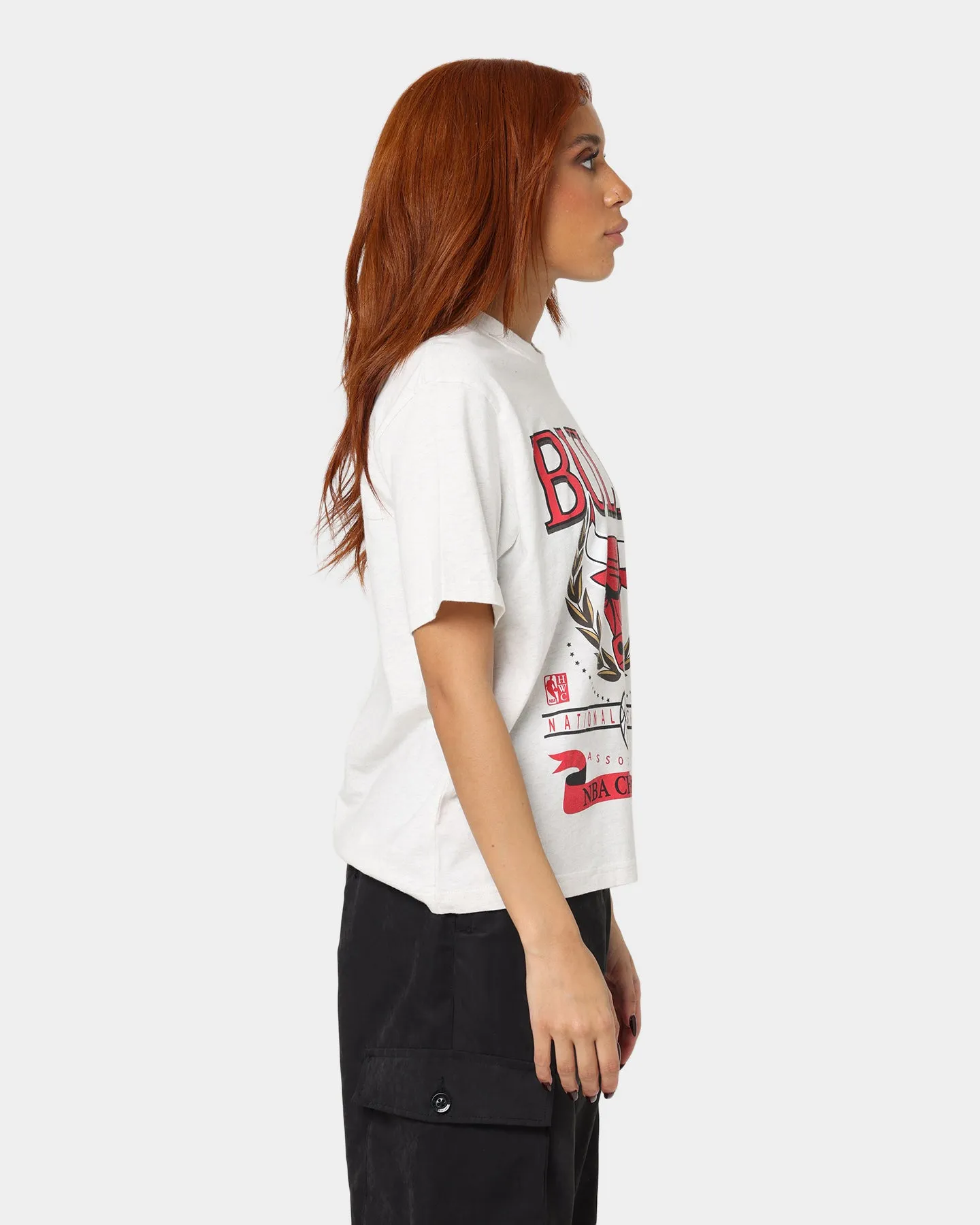 Mitchell & Ness Women's Chicago Bulls National Boxy T-Shirt White Marle