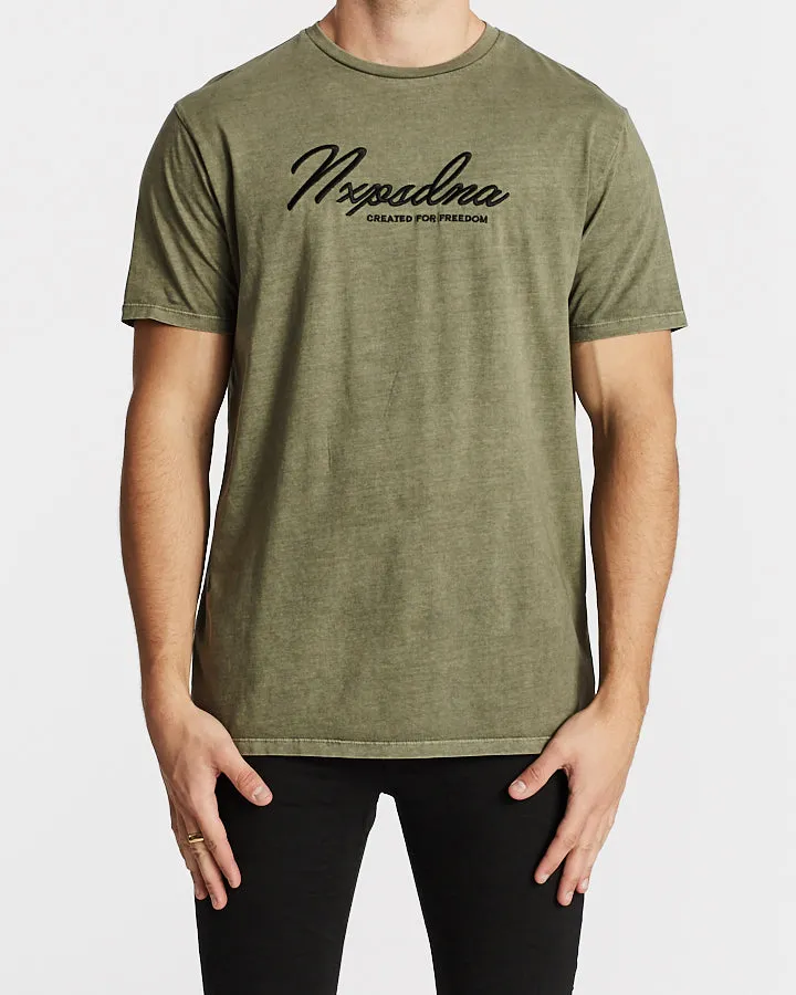 Nena Pasadena MENS FREEDOM SCOOP BACK TEE - PIGMENT KHAKI